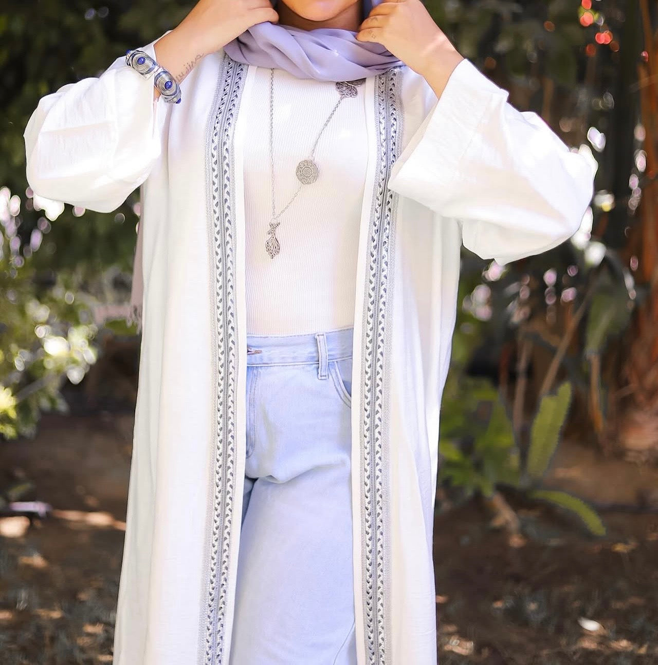 Embroidery kimono silver